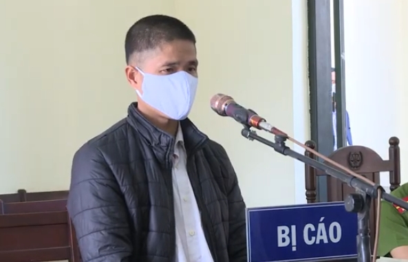 linh 1 nam tu vi khong deo khau trang chong doi can bo chot kiem dich covid 19
