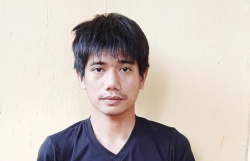 khoi to doi tuong dung dao tan cong truong cong an xa vi bi nhac deo khau trang