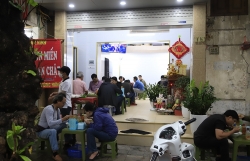 ngay dau noi long gian cach xa hoi pho phuong ha noi dong duc hang quan nhon nhip tro lai