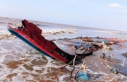 cuu 3 thuyen vien quoc tich indonesia troi dat vao vung bien soc trang