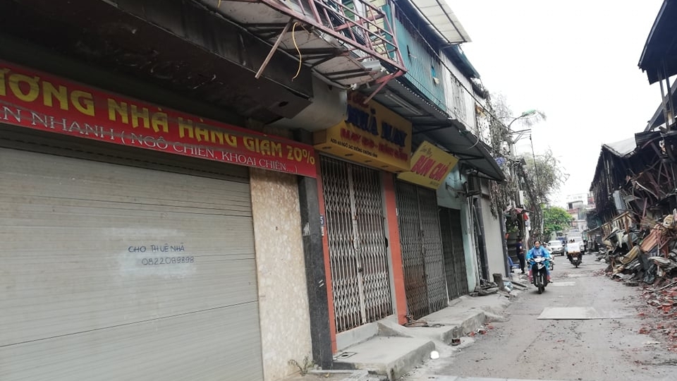 2 ngày sau vụ cháy Công ty Rạng Đông: Người dân khóa chặt cửa, chưa dám về nhà