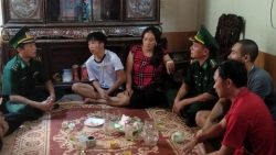 Vụ chìm tàu ở Quảng Bình: Thuyền viên đoàn tụ gia đình trong nước mắt