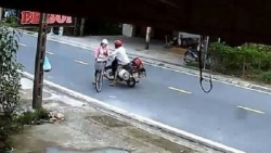 danh tinh ke chan xe sam so be gai giua duong o nam dinh