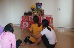ba nguoi nghe an duoc trinh bao mat lien lac khi sang anh bat ngo goi dien ve nha