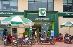 vu trung uy cong an no sung o ngan hang vietcombank chuyen sang toi danh cuop tai san