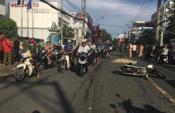 tong vao xe nguoc chieu pho vien truong vksnd quan 9 bi xe may khac chen qua nguoi tu vong