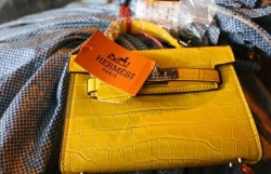 thu giu hon 1000 san pham gia nhan hieu dior hermes lv gia goc chi 30000 dong