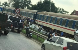 tau hoa tong o to 4 cho nu tai xe tu vong o nghe an