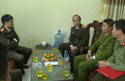 thieu ta cong an thai binh bi doi tuong hiv chong tra dung dao lam rach tay