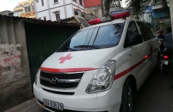 ba ba chau tu vong trong ngoi nha bi chay cac chau ve choi dip sinh nhat ba