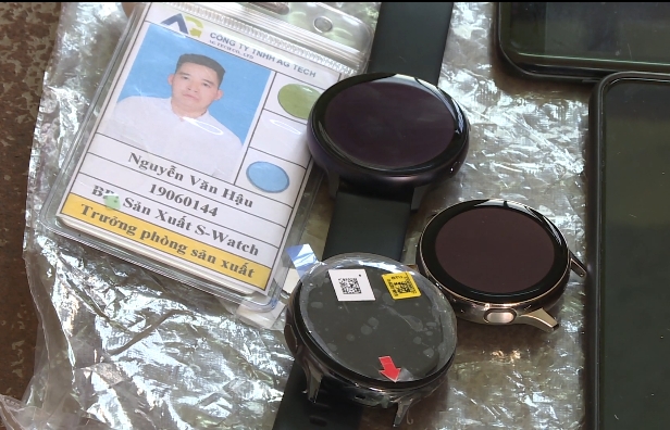 truong phong trom hang tram mat dong ho samsung galaxy wateh active 2 mang ve cho vo ban