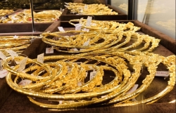 gia vang hom nay 1012 gia vang trong nuoc cao hon the gioi gan 800000 dongluong