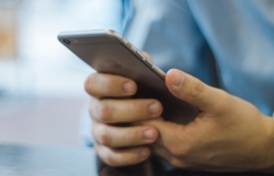 dinh chi thieu ta cong an nhan tin treu vo dong nghiep danh gay mui nguoi chong