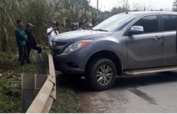 truy bat 2 nghi pham bo lai 9 bao ma tuy bo chay vao rung