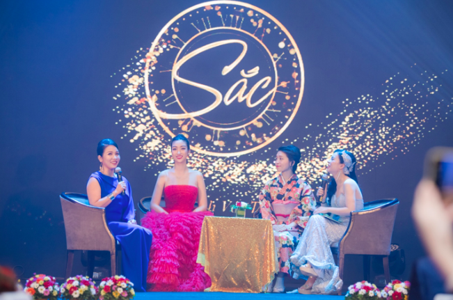 diva my dinh va hoa hau do my linh dep hut hon trong dai tiec cuoi nam