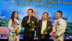 sen vang berlin 6 nam gop tren 200000 euro xay dung que huong