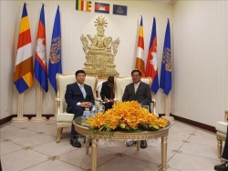 Tiếp tục tháo gỡ một số vấn đề khó khăn cho người gốc Việt tại Campuchia