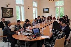 32 thầy cô bàn phương pháp giảng dạy tiếng Việt cho cộng đồng người Việt tại Đức