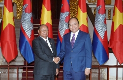 Thủ tướng đề nghị Campuchia tạo thuận lợi cho Việt kiều về giấy tờ pháp lý