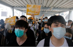 nhieu co quan chinh phu hong kong phai dong cua vi bieu tinh