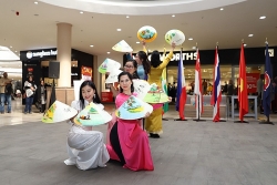 Múa nón, áo dài dân tộc nổi bật tại ASEAN Festival Day ở Nam Phi