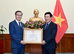 Trao tặng Huân chương Lao động hạng Nhất cho Đại sứ Lào tại Việt Nam