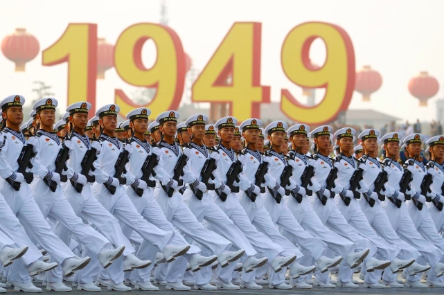 Video: Trung Quốc phô diễn sức mạnh trong lễ duyệt binh mừng Quốc khánh