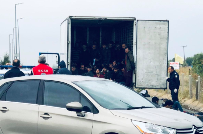 41 người di cư suýt chết trong xe tải đông lạnh ở Hy Lạp