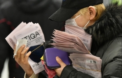 Bệnh nhân Hàn Quốc nhiễm Covid-19 nhưng vẫn 'trốn' để xếp hàng mua khẩu trang