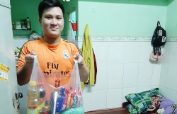 chung tay vuot covid 19 chu nha tro tang qua giam tien thue cho cong nhan