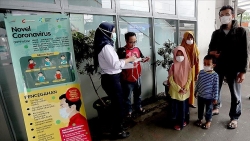 indonesia be gai 11 tuoi tu vong do cung luc nhiem virus corona va sot xuat huyet