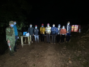 dien bien bat giu 8 doi tuong nguoi lao co hanh vi xuat canh trai phep