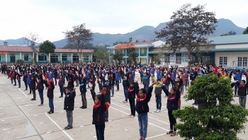 huyen ngheo tua chua san sang cho ngay hoi khai truong