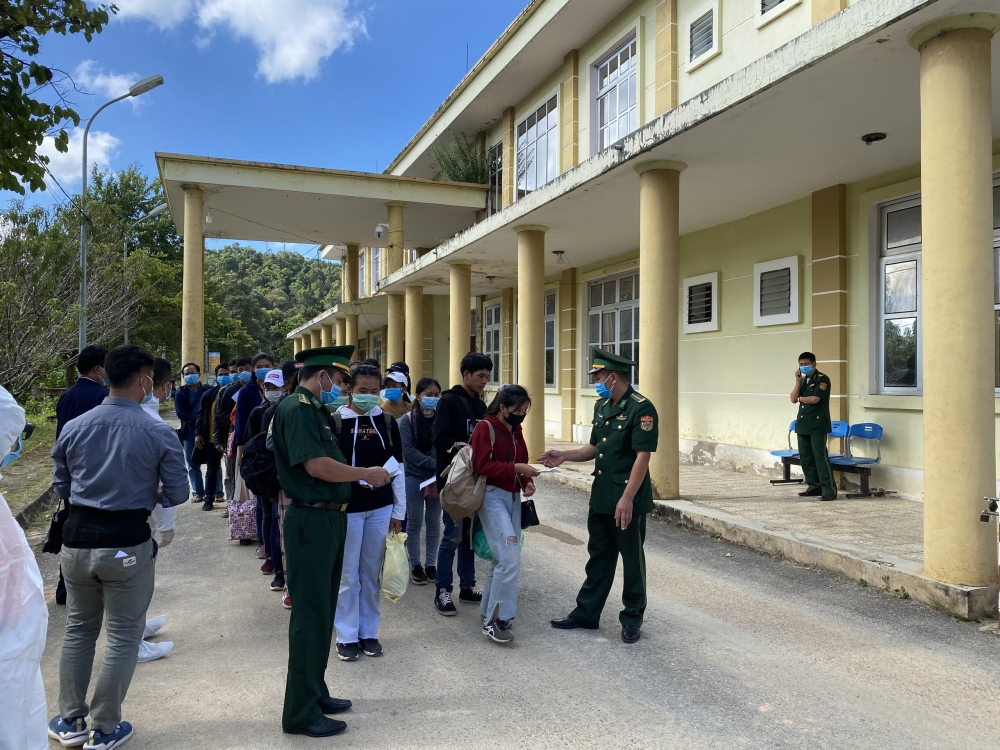 Điện Biên tiếp nhân 38 công dân nhập cảnh trái phép sang Lào