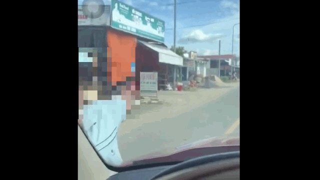 Camera giao thông: Người đàn ông biểu hiện say xỉn "hạ cú đấm" vỡ toang kính ô tô