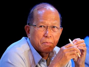 philippines tuc toc dieu tra vu binh si tiem vaccine covid 19 lau