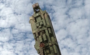 ngoan muc man nap ten lua dan dao nga vao ong phong silo