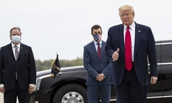 phe trump chia se nham so lien lac khien cong dan my bi khung bo dien thoai lien hoi