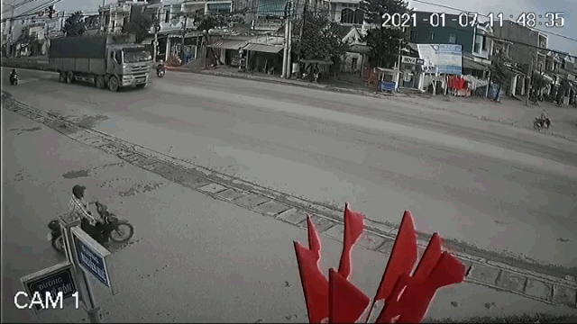 Camera giao thông: Xử lý xuất thần, người đàn ông toàn mạng trước "hung thần xa lộ"