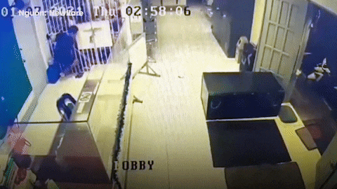 video tu nhan o at vuot nguc nhu trong phim nhan luc linh canh di ve sinh