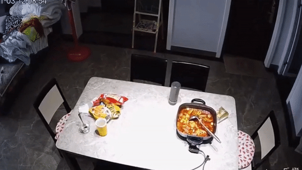 goc canh bao binh giu nhiet o trung quoc no tren ban an lam thung tran nha