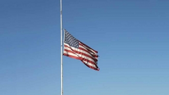 vi sao tong thong trump lenh treo co ru tren dien rong