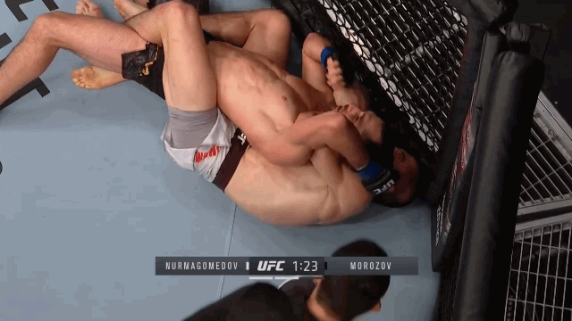 Video: Bị đối thủ "khóa cổ", võ sĩ bất tỉnh ngay trên sàn đấu