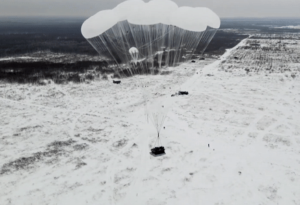 Video: Cận cảnh màn đổ bộ từ trên không của 'quái vật' bọc thép BMD-4M