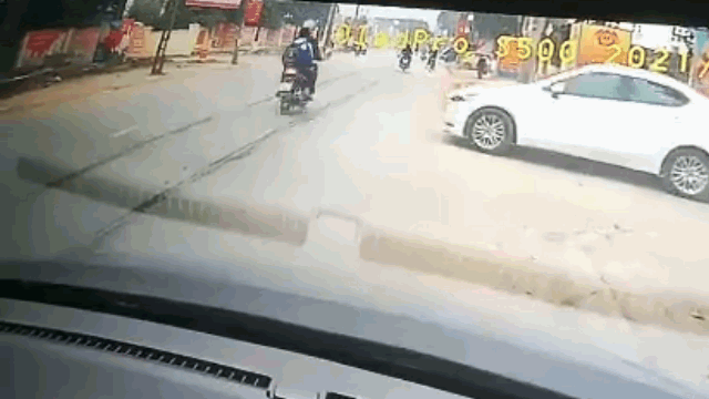 camera giao thong nham chan ga nu tai xe lao xe danh sam vao cot dien