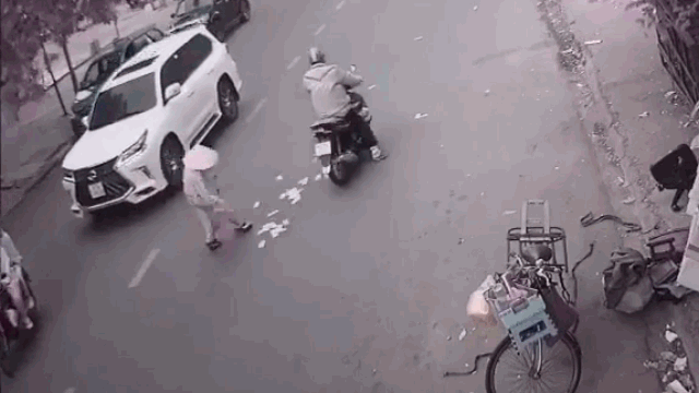 cong an truy tim nhom nguoi hoi 30 trieu dong cua co gai tre danh roi