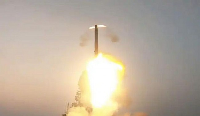Ấn Độ phóng tên lửa siêu thanh phiên bản hải quân từ tàu chiến bản địa