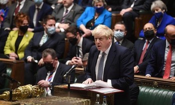 Thủ tướng Anh đối mặt nguy cơ "bay ghế" sau khi thừa nhận tham gia tiệc tùng