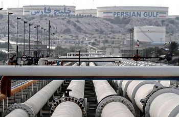 Iran bắt tay với Nga, kỳ vọng sớm thấy kết quả trong các thỏa thuận về dầu khí