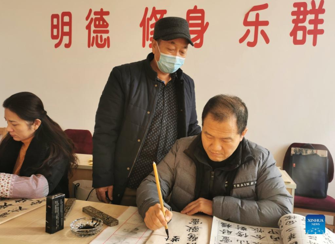 trung quoc nguoi cao tuoi do xo di hoc dai hoc de khong lang phi tuoi gia